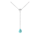 Le Collier Cravate | Perle de Culture Bleu Turquoise de Perlinea est un collier en argent 925 avec un pendentif en perle de culture turquoise sur une goutte verticale.