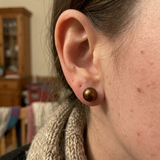 Boucle d'Oreilles Bouton AYA | Or Jaune & Perles de Culture Chocolat
