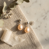 Boucle d'Oreilles MINÉA | Or Blanc & Perles de Cultures Roses