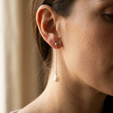 Boucles d'oreilles pendantes LOLITA | Or blanc & Perles Blanches