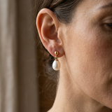 Boucle d'Oreilles MINÉA | Or Blanc & Perles de Cultures Blanches