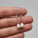 Boucle d'Oreilles Pendantes NAIARA | Or Blanc & Perles de Culture Blanches