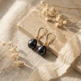 Boucles d'Oreilles TEHANI | Or Jaune & Perles de Culture Poire Black Tahiti