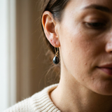 Boucles d'Oreilles TEHANI | Or Jaune & Perles de Culture Poire Black Tahiti