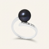 Bague or blanc 9 carats et perle de culture noire de Tahiti avec diamants sur bandeau.