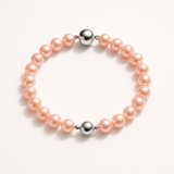 Bracelet en argent 925 orné de perles d'eau douce roses avec deux billes argentées.