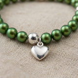 Bracelet perle d'eau douce verte ronde avec charm cœur et bille en argent 925.