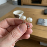 Puces d'oreilles NOELYSE | Or Blanc & Perles Blanches