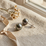 Puces d'oreilles AMY | Or Blanc & Perles de Tahiti