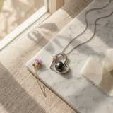 Collier AMURI | Argent & Perle Noire