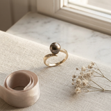 Bague CASSIOPÉE | Or Jaune, Diamants & Perle de Tahiti