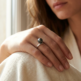 Bague ELISE | Or Blanc & Perle de Culture Black Tahiti