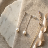 Boucles d'oreilles pendantes LOLITA | Or blanc & Perles Blanches