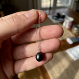 Boucle d'Oreilles Pendantes NAIARA | Or Blanc & Perles de Culture Black Tahiti
