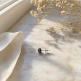 Boucle d'Oreilles Bouton AYA | Argent & Perles de Culture Black Tahiti 6/7mm