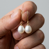 Boucles d'Oreilles TEHANI | Or Jaune & Perles de Culture Poire Blanches