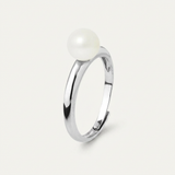 Bague jonc ouverte en argent 925 surmontée d'une perle de culture blanche ronde.