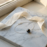 Bracelet argent 925 chaîne fine avec perle de culture noire de Tahiti.