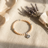 Bracelet perles d'eau douce roses argent 925 avec charm trèfle porte-bonheur.